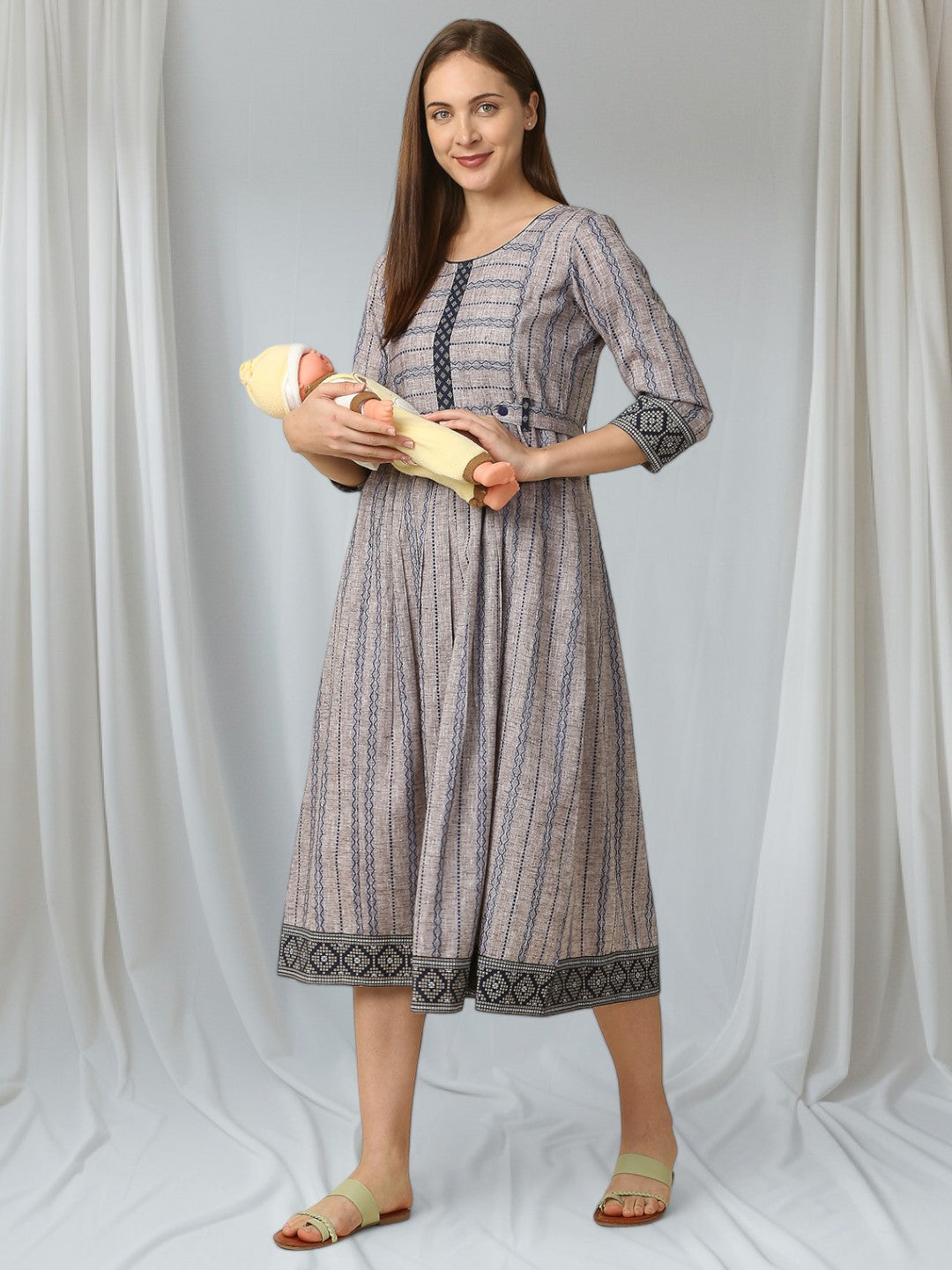 FASHION-FORWARD MATERNITY FLARED KURTA FOR MOTHER