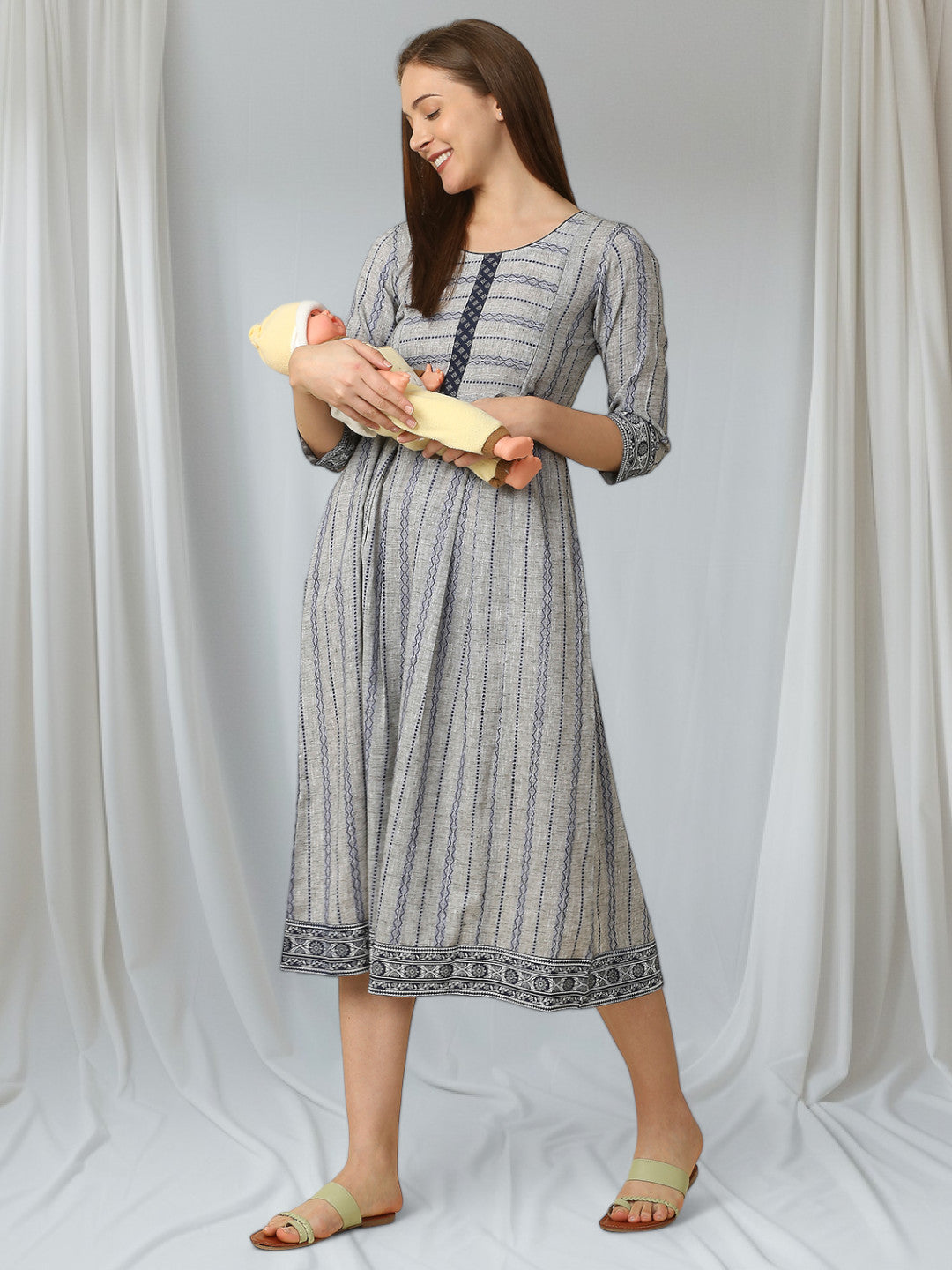 FASHION-FORWARD FEEDING FLARED KURTA FOR MOTHER