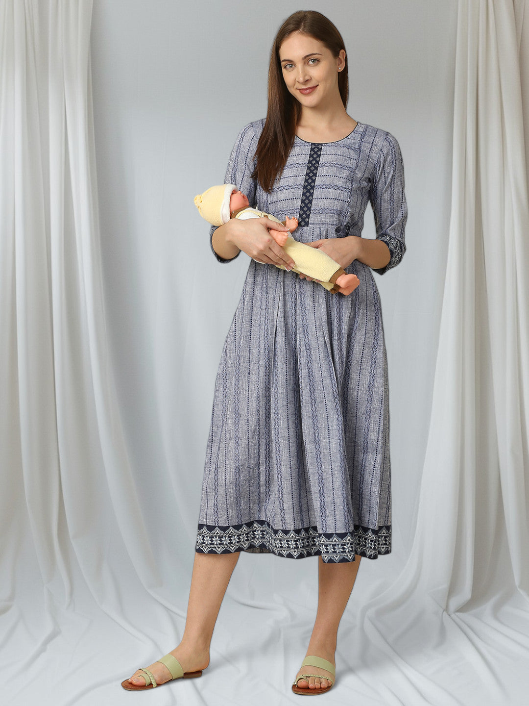 FASHION-FORWARD PREGNANCY FLARED KURTA FOR MOTHER