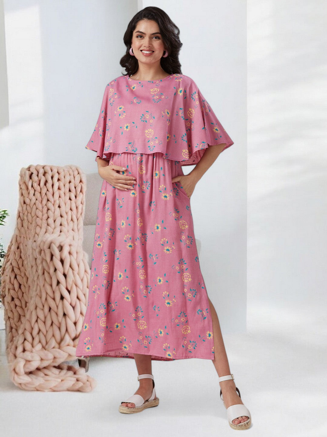 CLASSIC FEEDING PONCHO GOWN WITH ATTACHED COVER