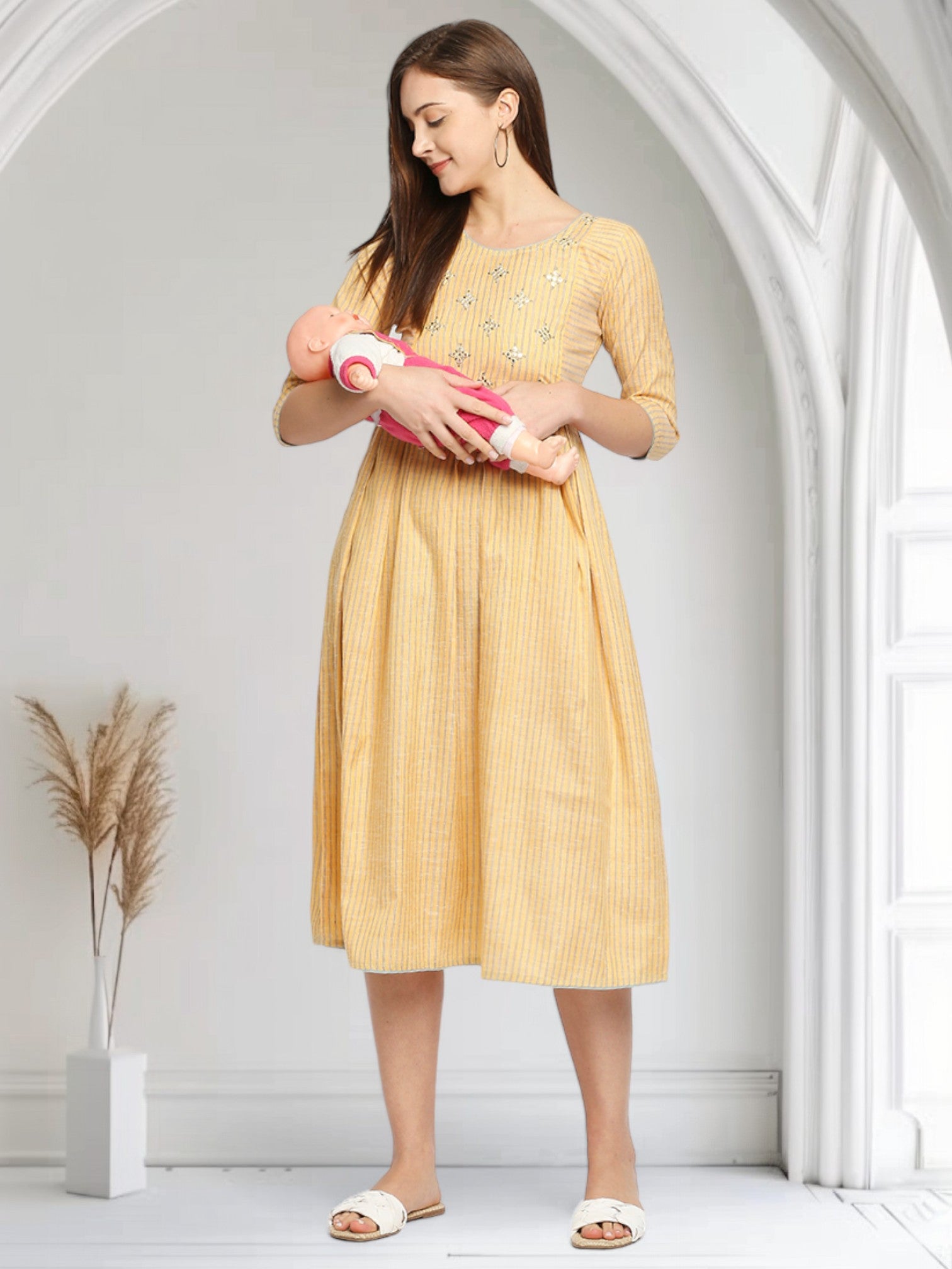 VIBRANT MATERNITY KURTA FOR NURSING INFANT