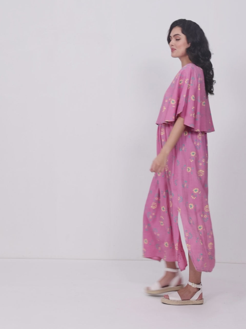 CLASSIC FEEDING PONCHO GOWN WITH ATTACHED COVER