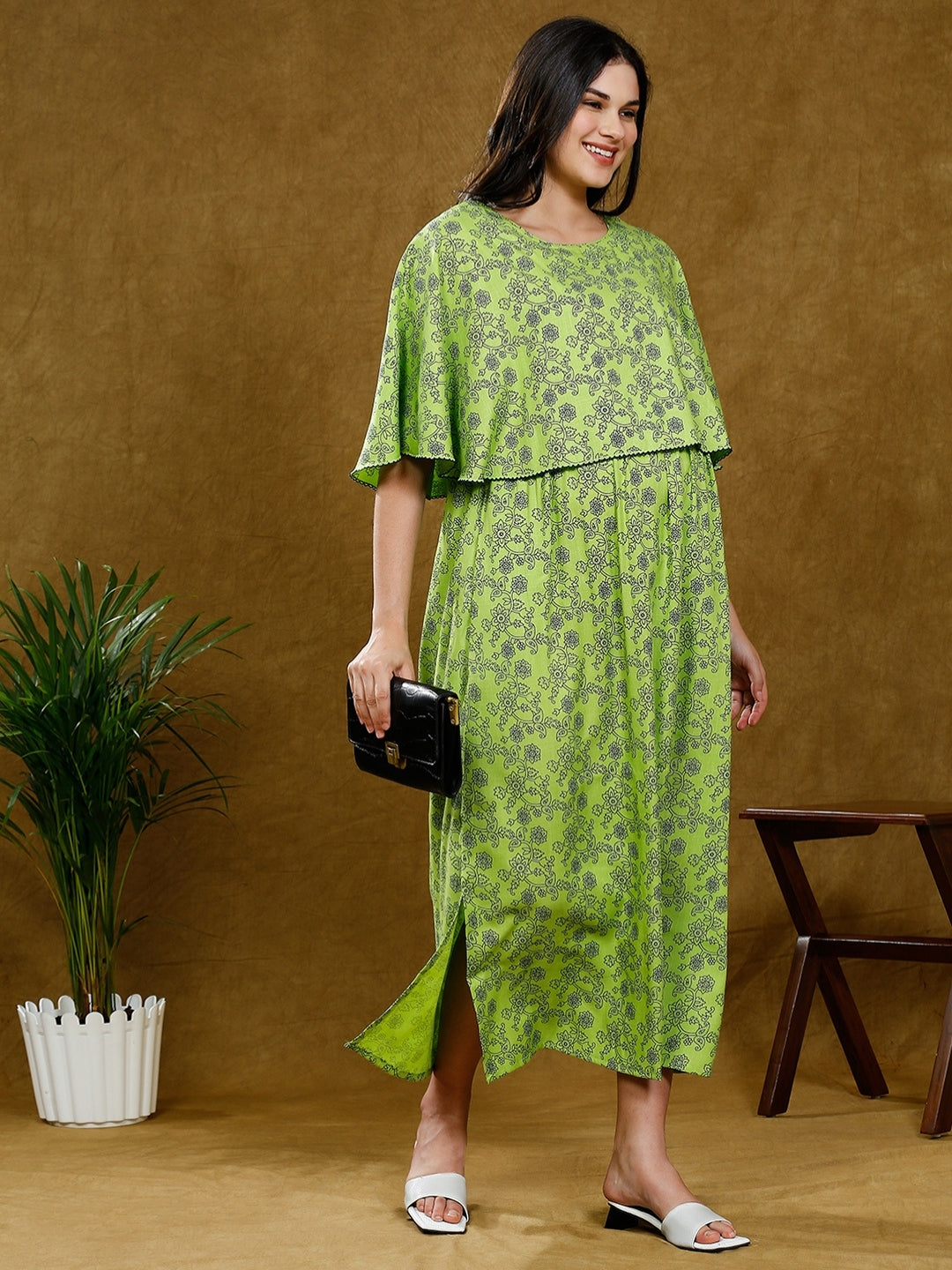 FLAUNT TRENDY FEEDING PONCHO GOWN