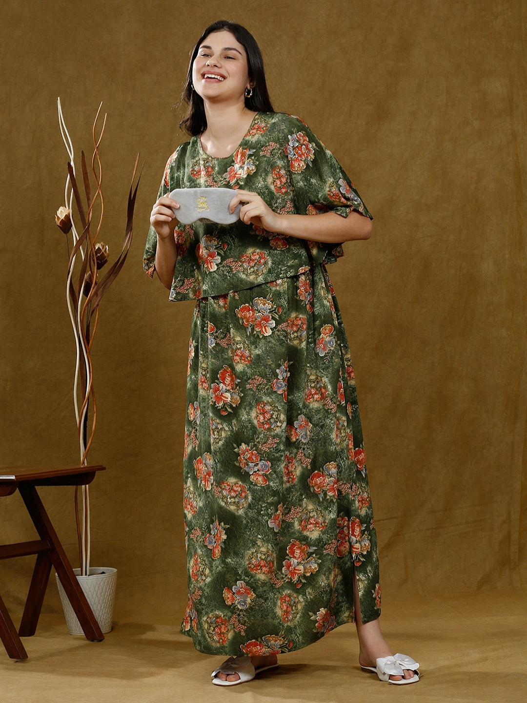 TRENDY PREGNANCY PONCHO GOWN WITH ATTACHED CAPE