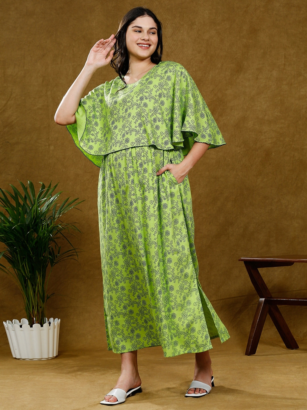 FLAUNT TRENDY FEEDING PONCHO GOWN