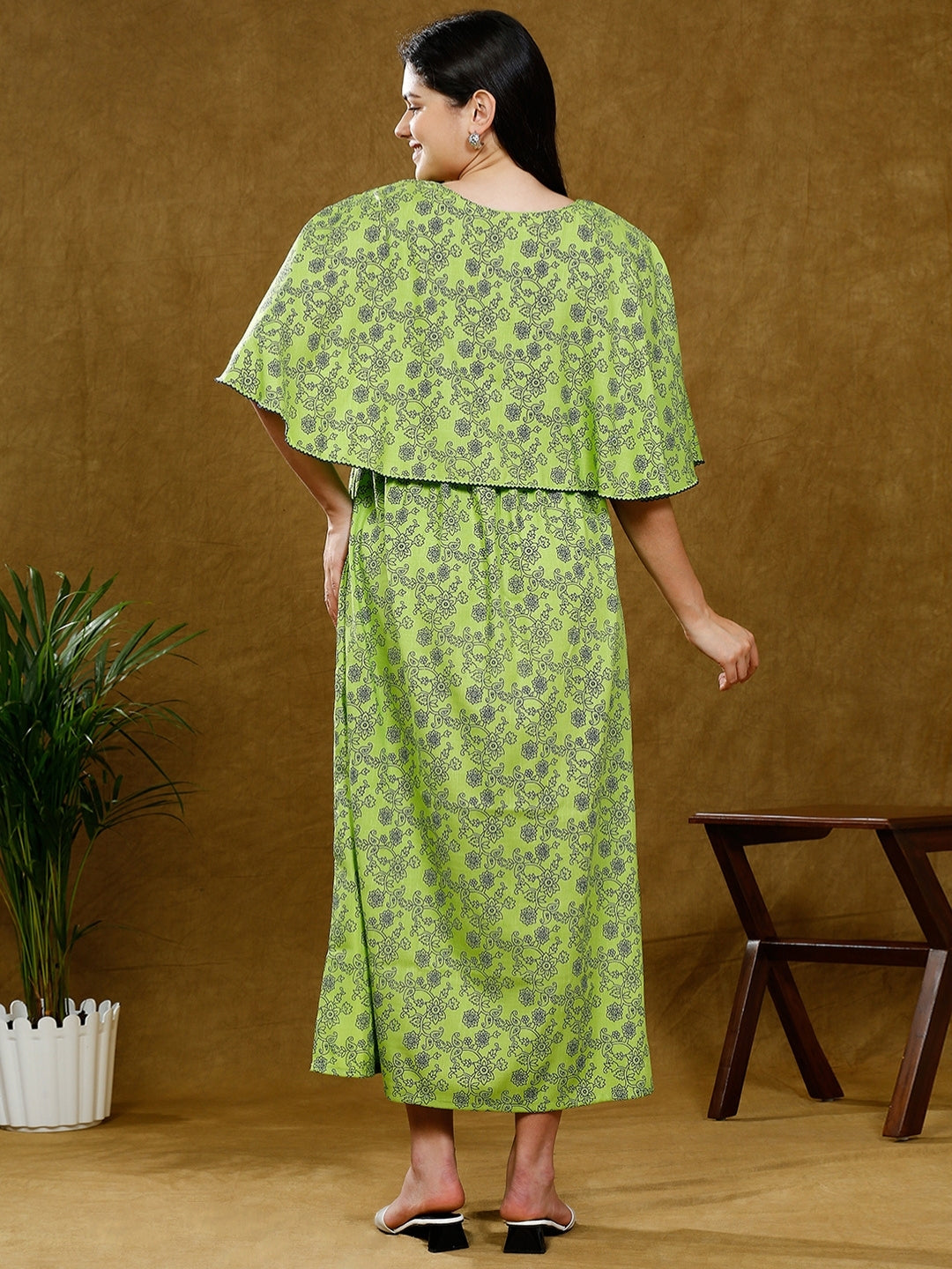 FLAUNT TRENDY FEEDING PONCHO GOWN