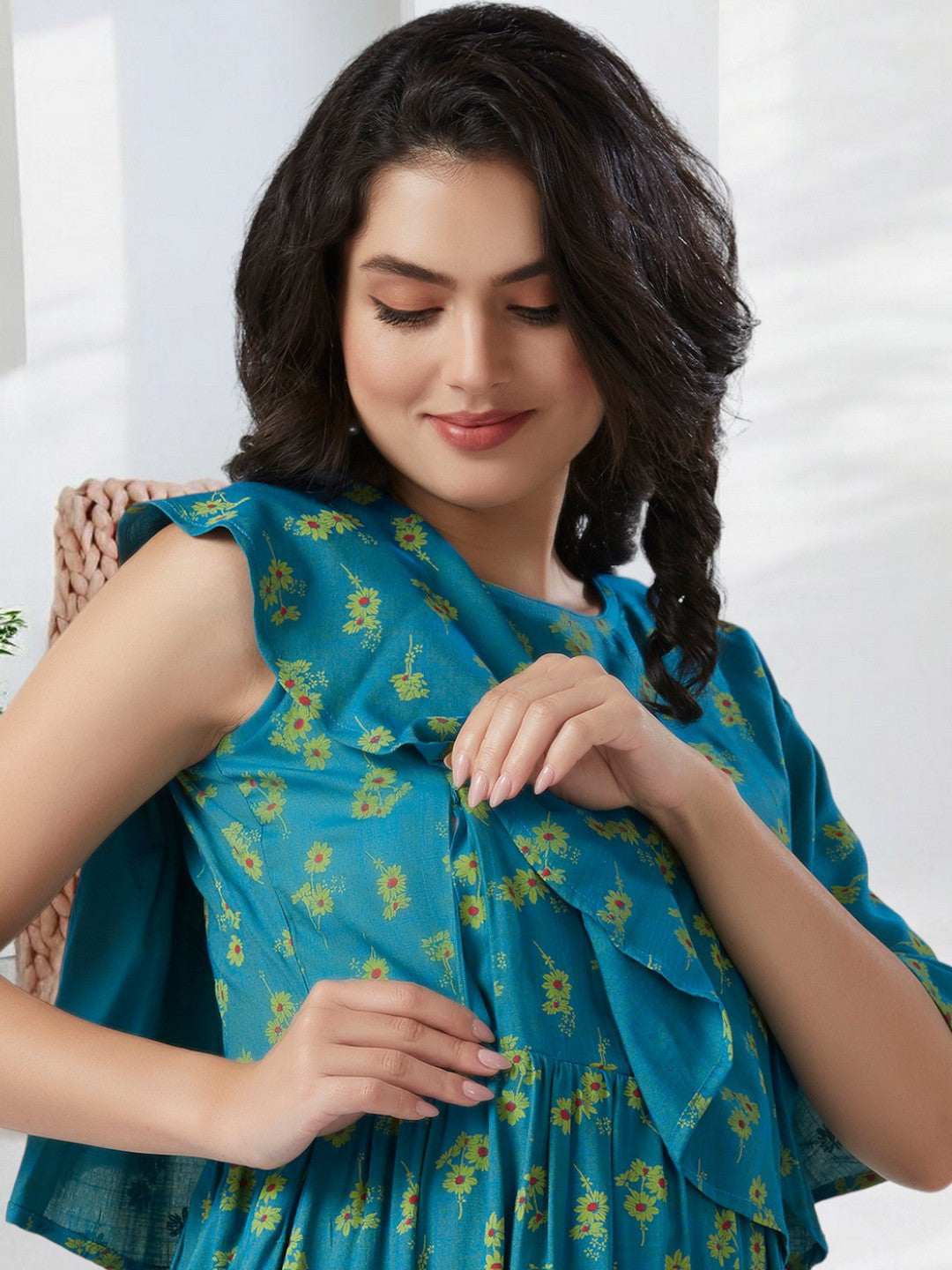 CLASSIC PREGNANCY PONCHO GOWN WITH ATTACHED COVER