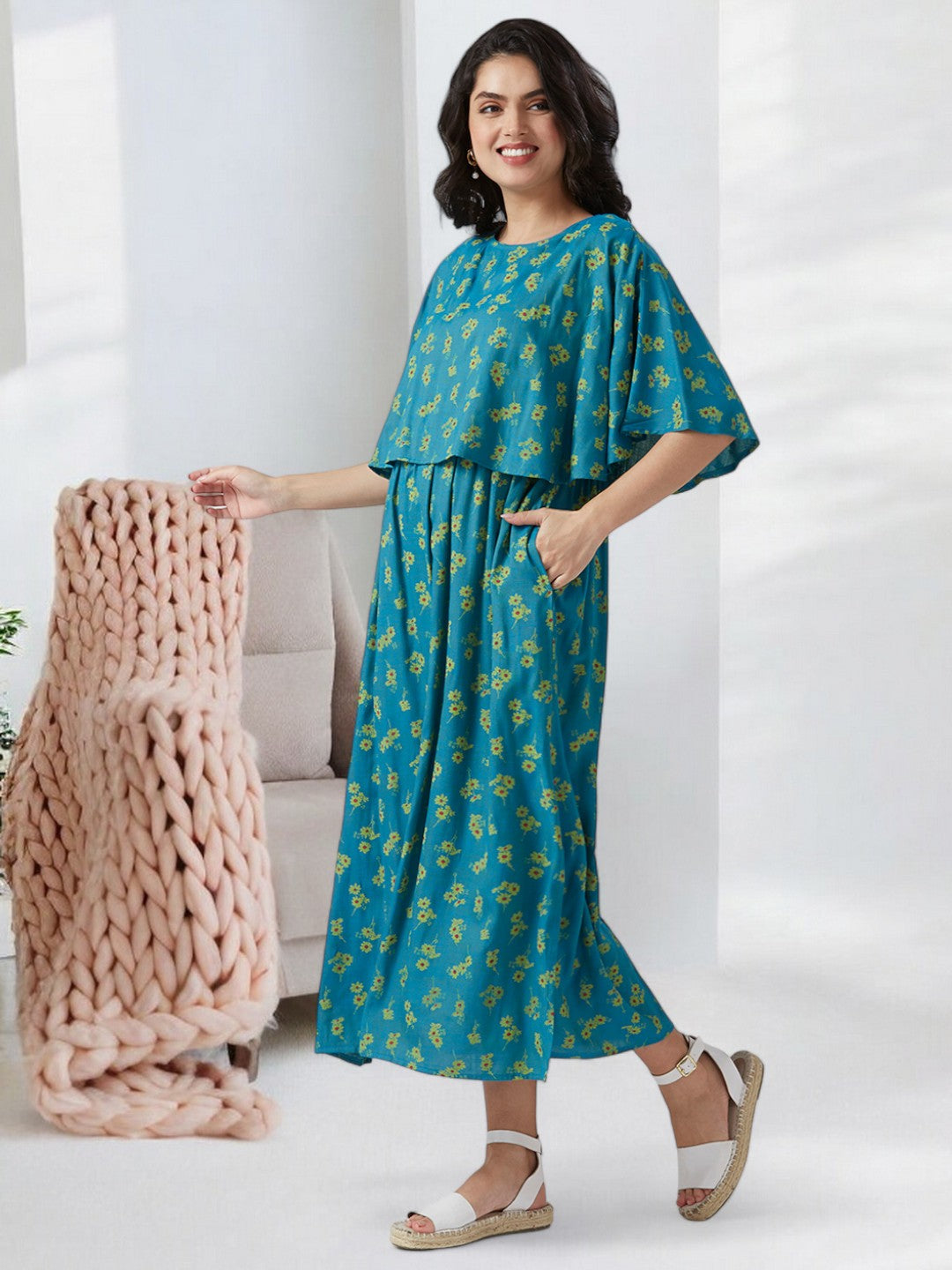 CLASSIC PREGNANCY PONCHO GOWN WITH ATTACHED COVER