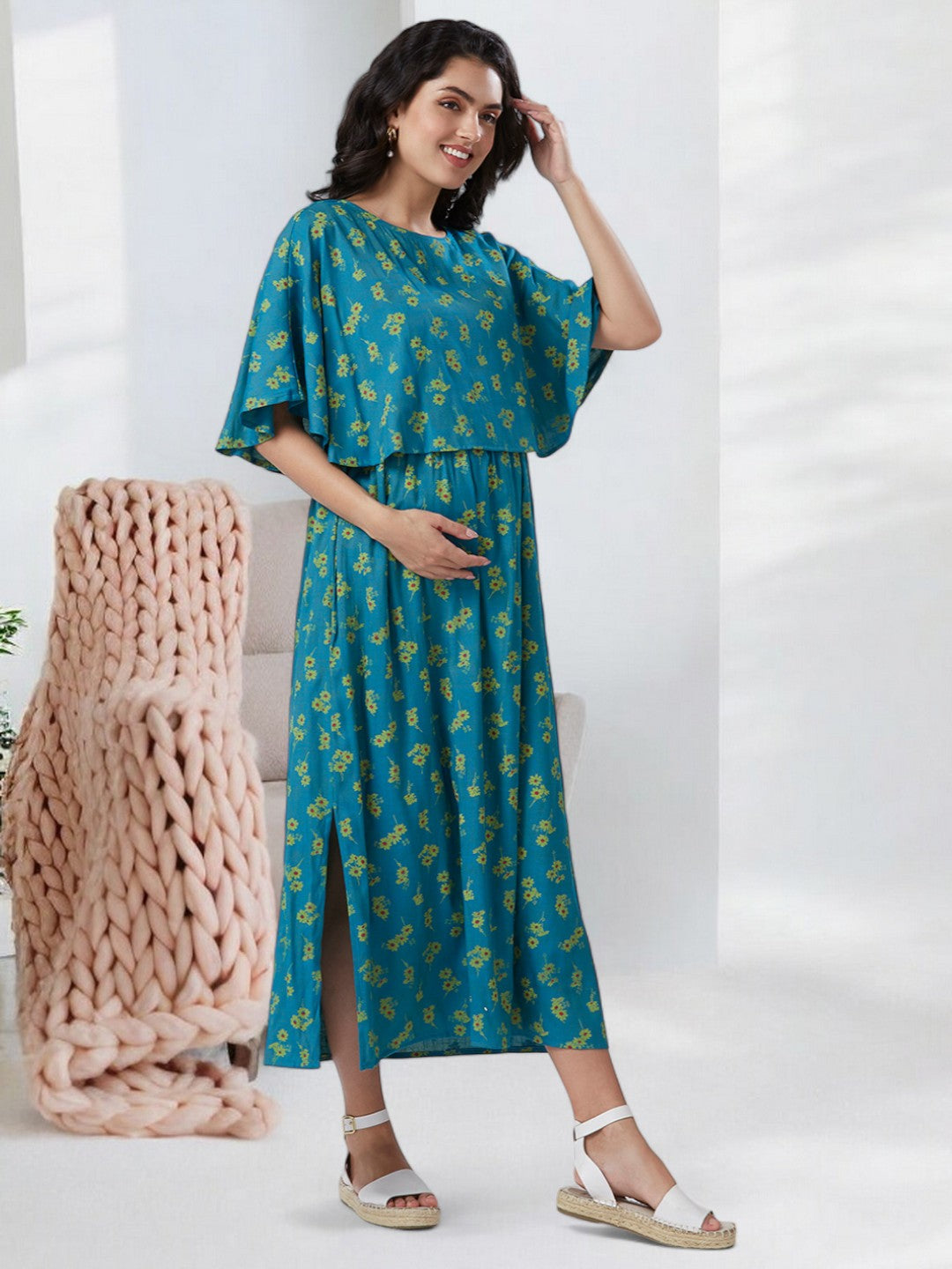 CLASSIC PREGNANCY PONCHO GOWN WITH ATTACHED COVER