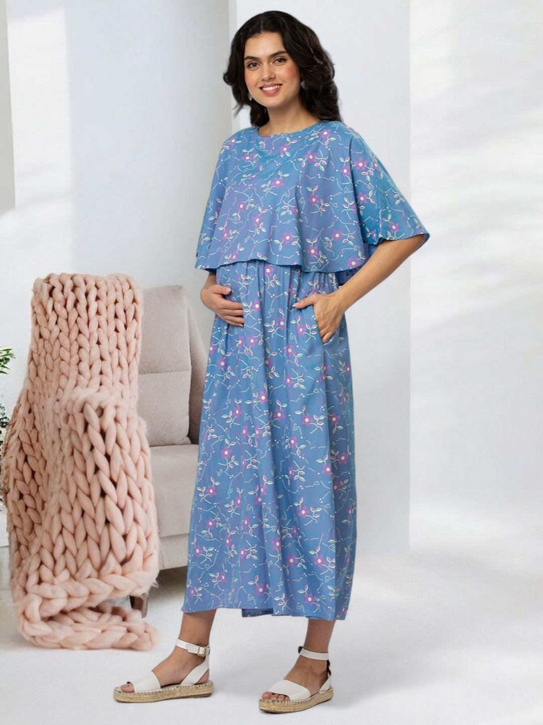 CLASSIC PREGNANCY PONCHO GOWN WITH ATTACHED CAPE