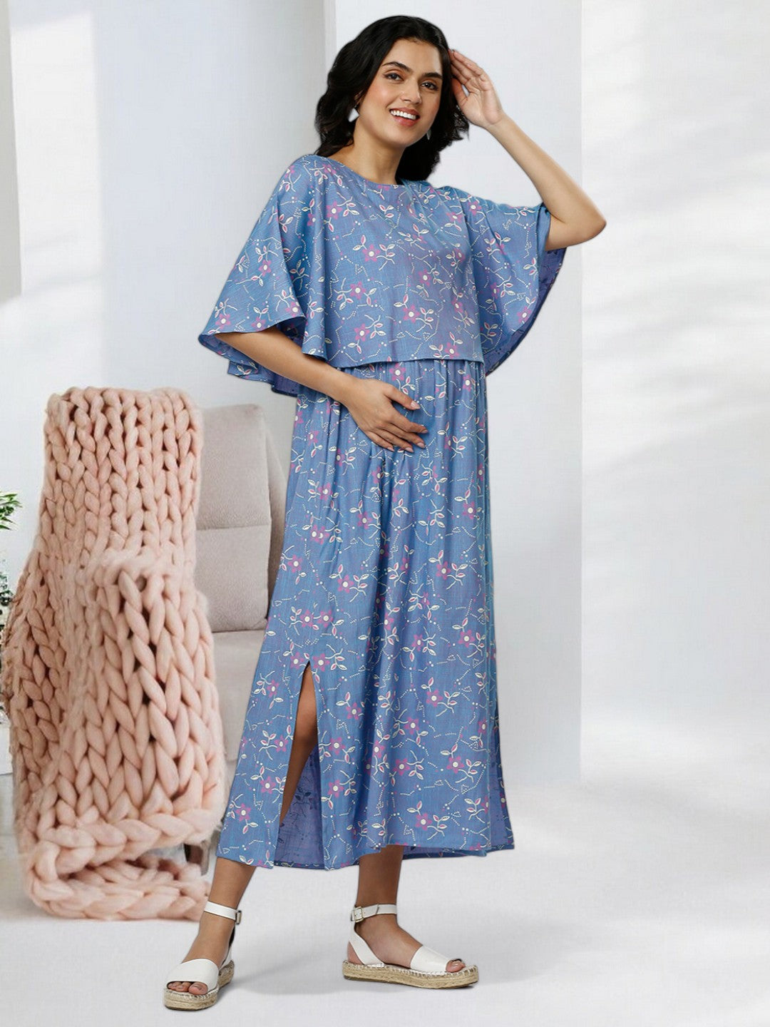 CLASSIC PREGNANCY PONCHO GOWN WITH ATTACHED CAPE