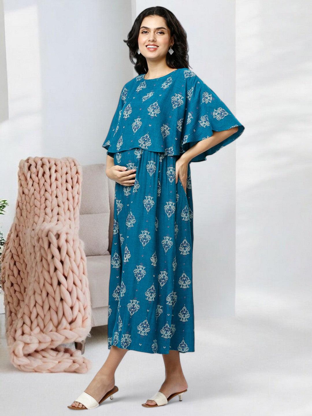 CLASSIC PREGNANCY PONCHO DRESS WITH ATTACHED COVER