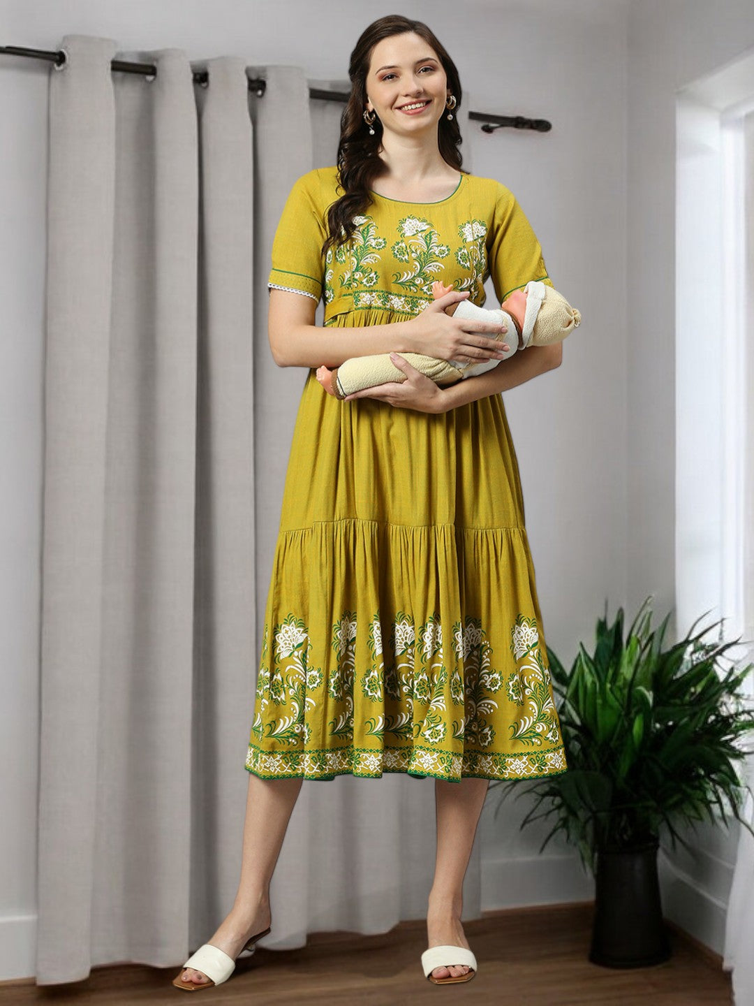 FASHIONABLE PREGNANCY FLARED KURTA FOR MOTHER