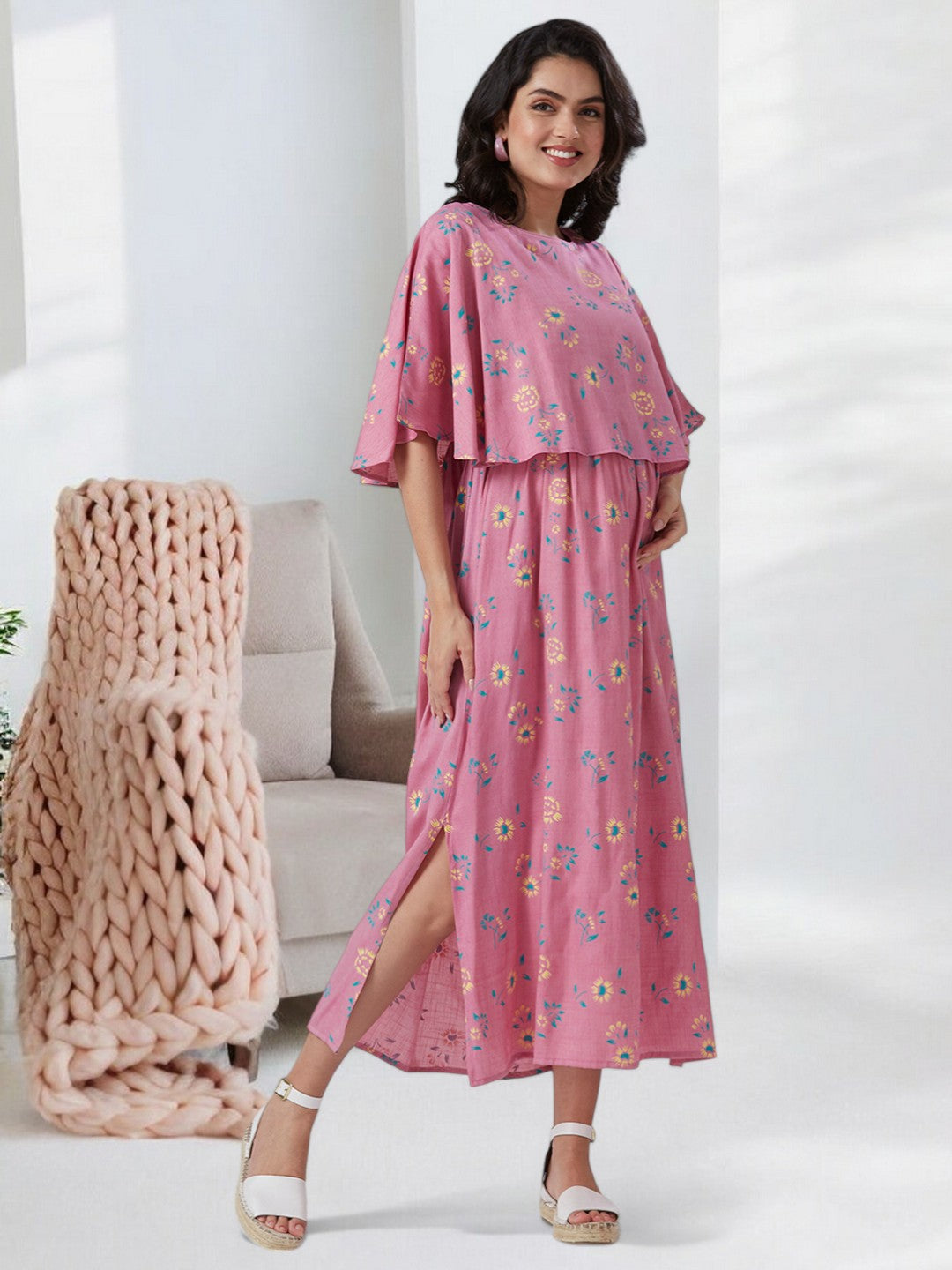 CLASSIC FEEDING PONCHO GOWN WITH ATTACHED COVER