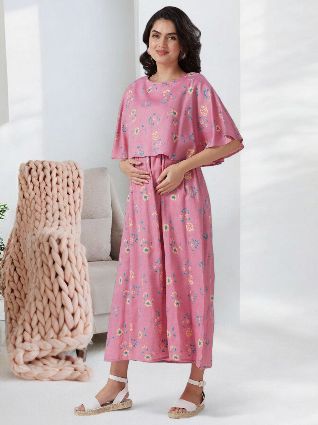 CLASSIC FEEDING PONCHO GOWN WITH ATTACHED COVER