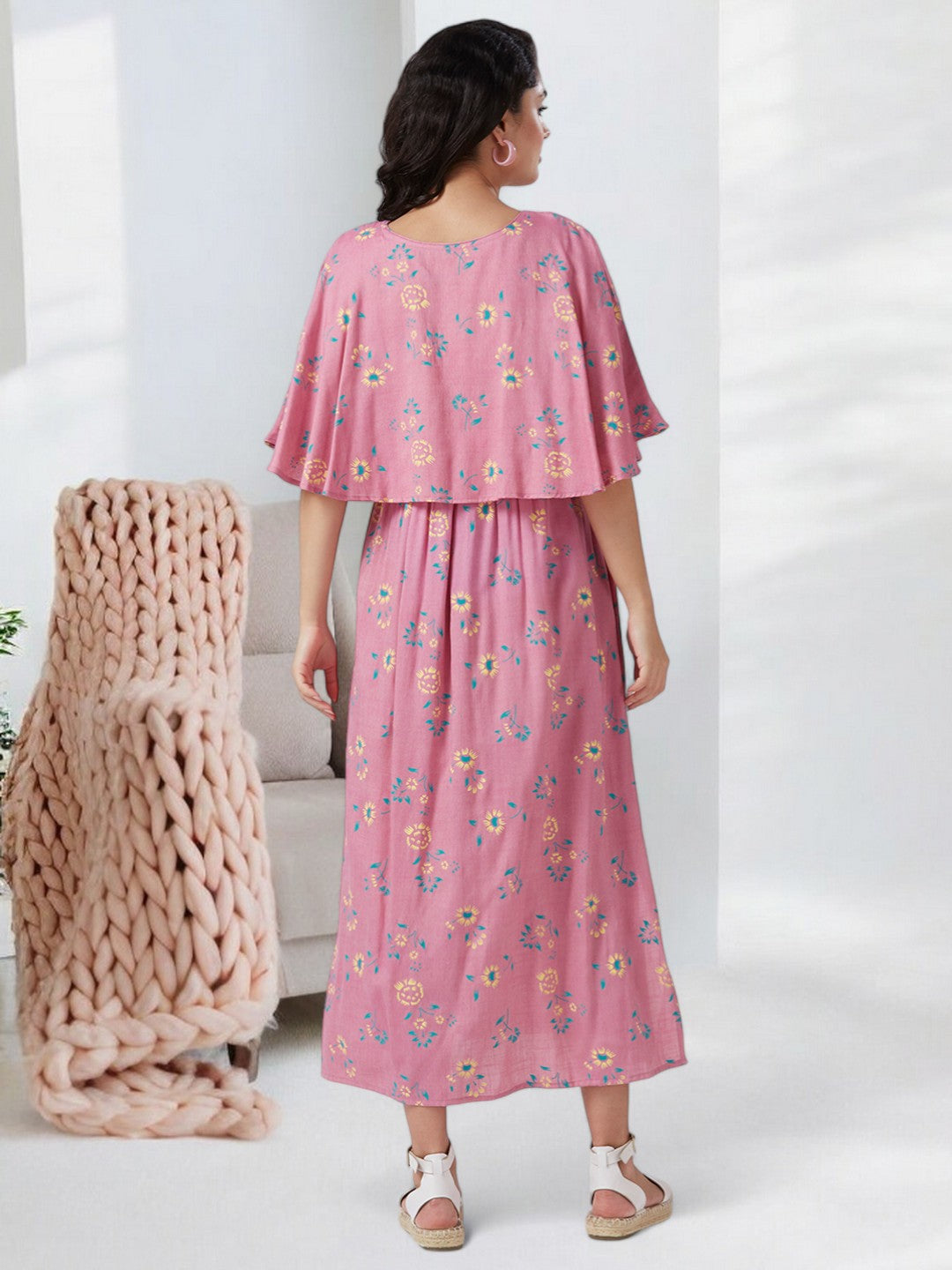 CLASSIC FEEDING PONCHO GOWN WITH ATTACHED COVER