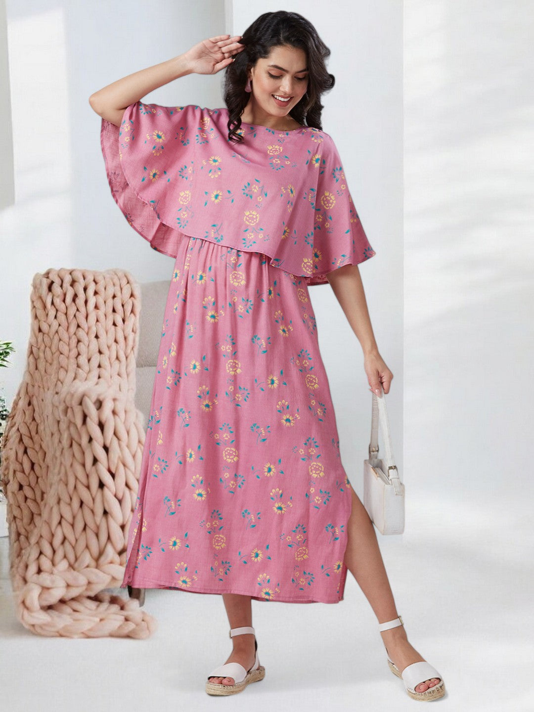 CLASSIC FEEDING PONCHO GOWN WITH ATTACHED COVER