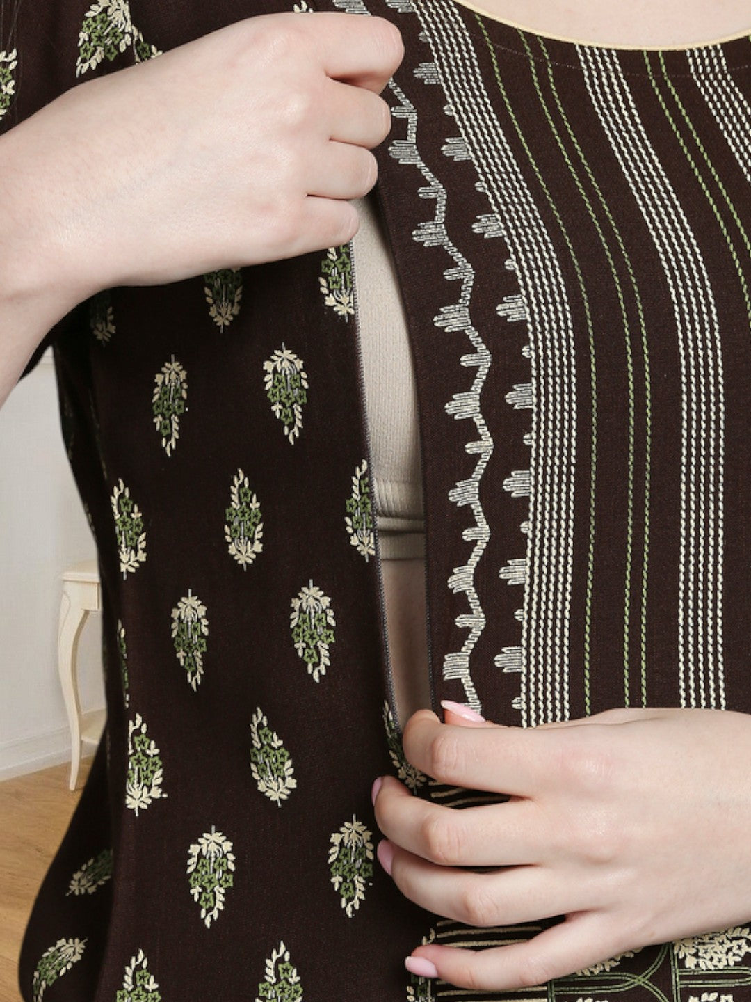 COZY STRAIGHT FEEIDNG KURTA FOR WOMEN