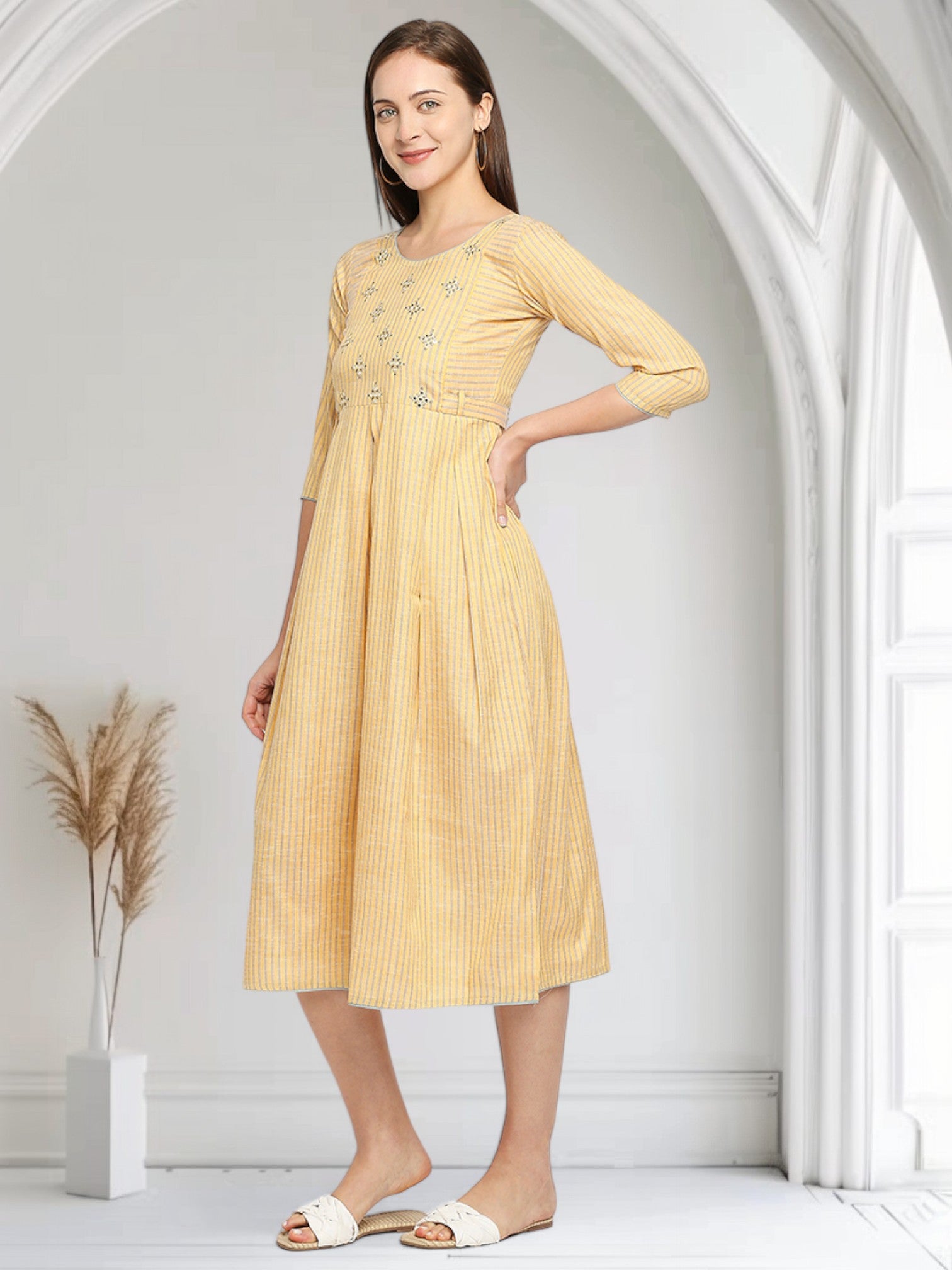 VIBRANT MATERNITY KURTA FOR NURSING INFANT