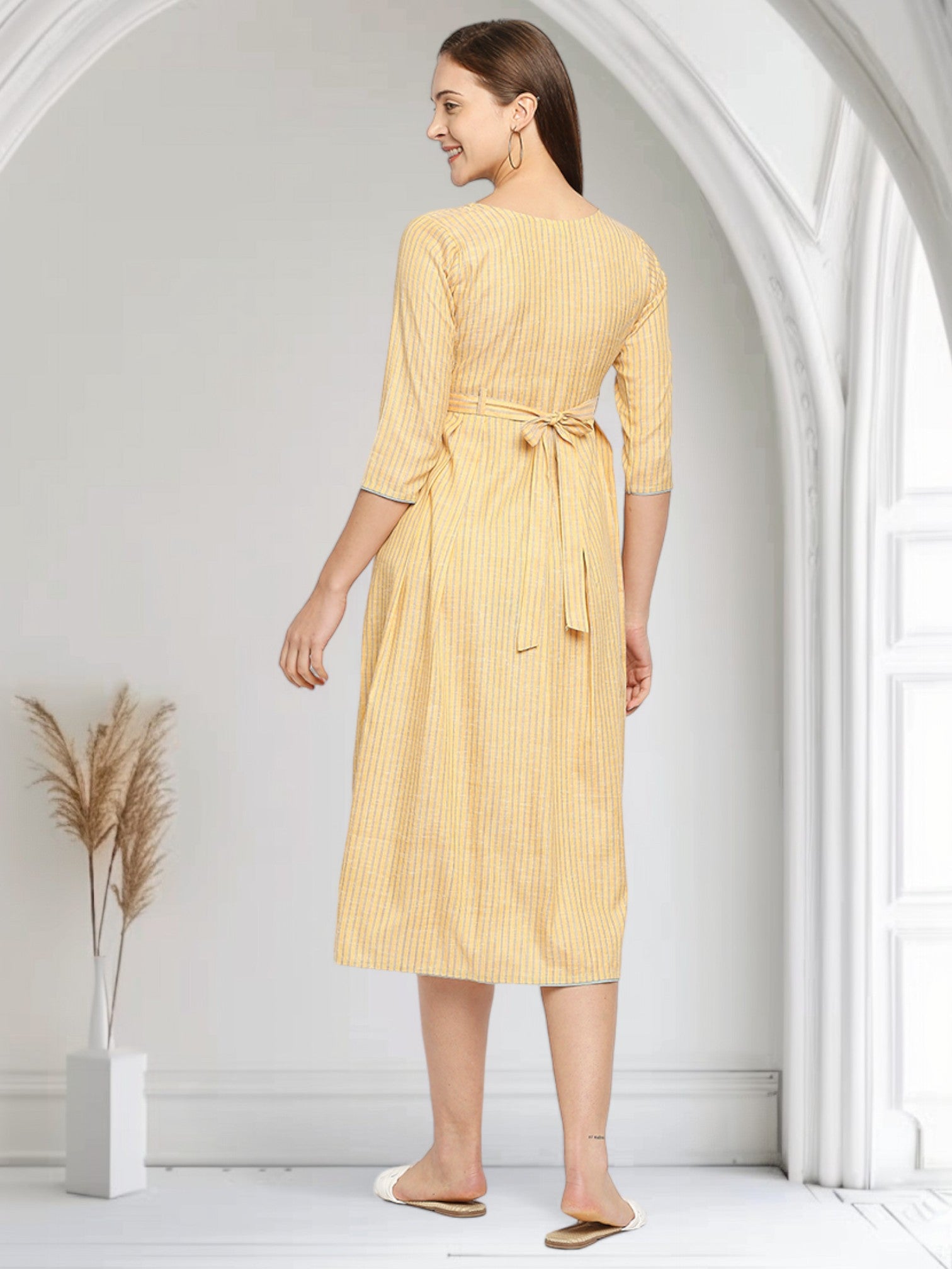 VIBRANT MATERNITY KURTA FOR NURSING INFANT