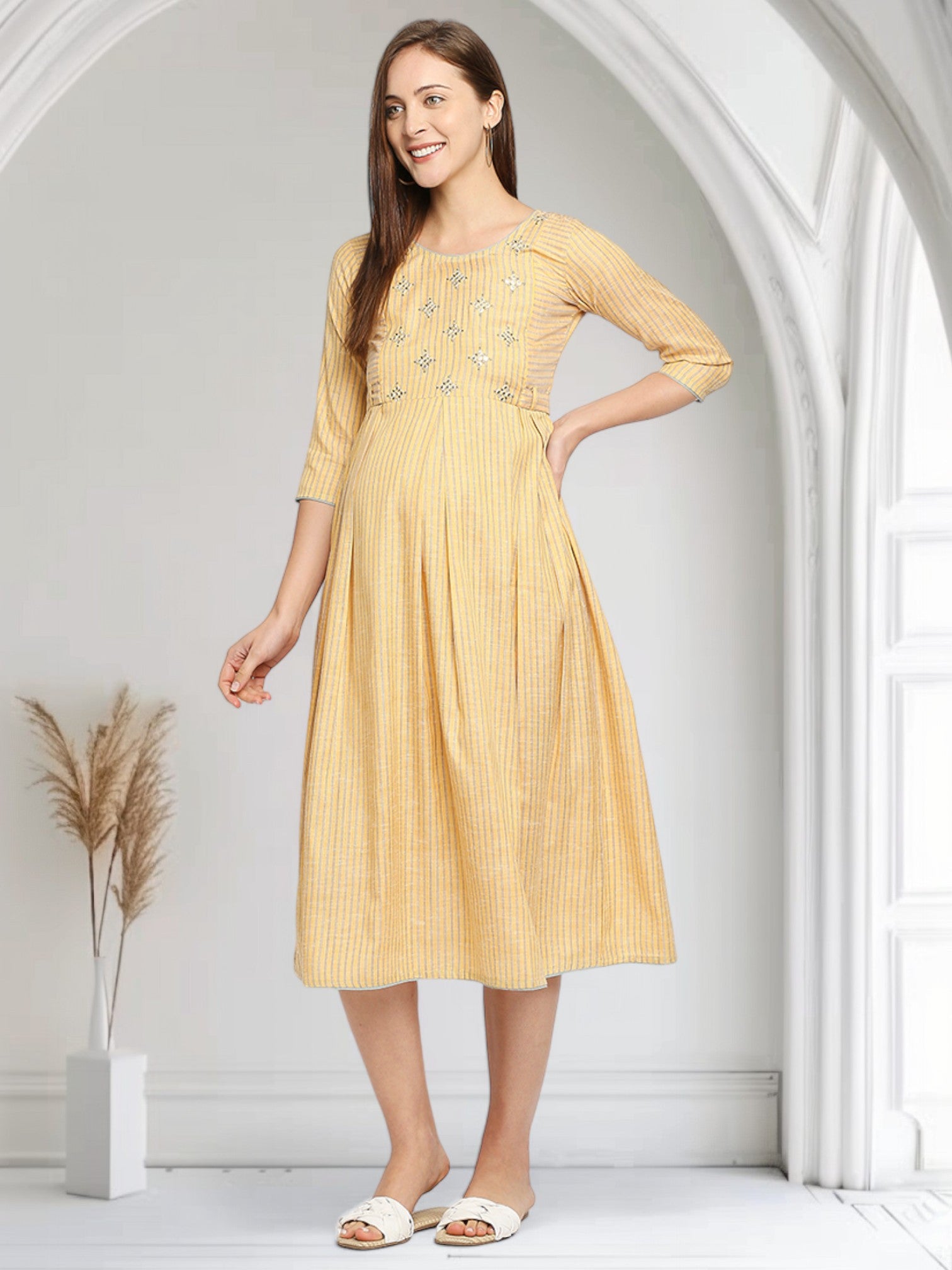 VIBRANT MATERNITY KURTA FOR NURSING INFANT